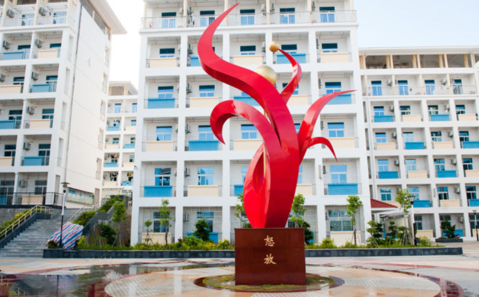 定制不銹鋼雕塑怎么選比較好?